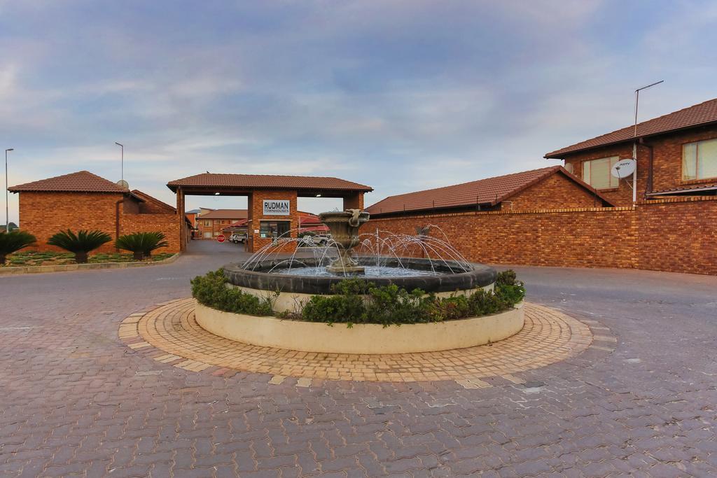 Rudman Townhouses Self-Catering Accommodation Boksburg Ngoại thất bức ảnh